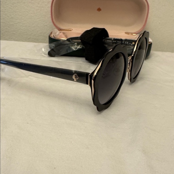 NWT Kate spade black/dark grey gradient lens 52mm. - Picture 4 of 4